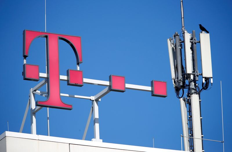 Deutsche Telekom announces $1 billion fibre optic deal with Australian investor