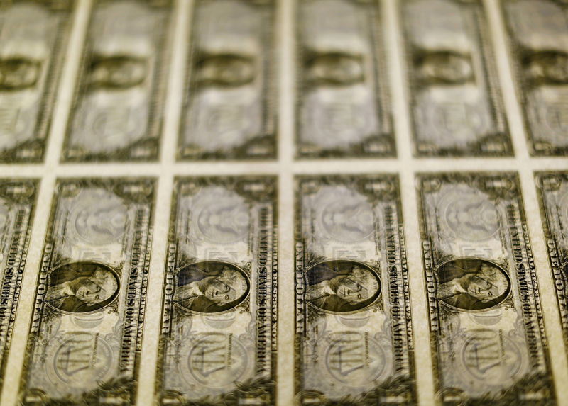 Dollar Down as Investors Grapple With Recent Central Bank Policies