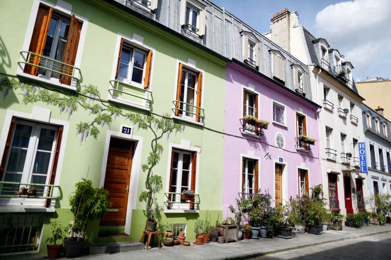 ECB sees rising risk that housing bubble will burst