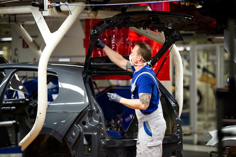 Euro zone industry output stronger than expected in Sept