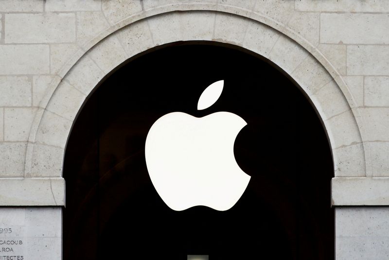 Fired Apple employee files complaint with U.S. labor agency