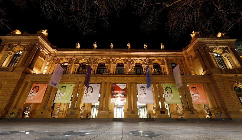 Frankfurt extends stock trading hours as competition heats up