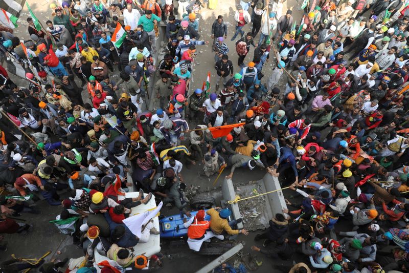 Indian farmers hold mass rally, keep pressure on Modi despite climbdown