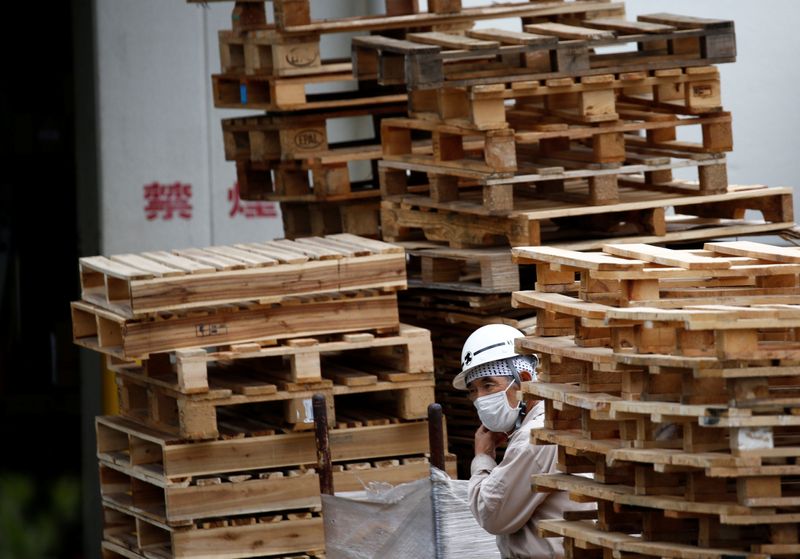 Japan manufacturers' mood falls to 7-month low in November - Reuters Tankan