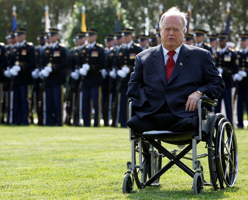 Max Cleland, veteran who lost limbs during Vietnam War, dies at 79
