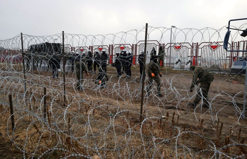 More migrants try to enter Poland from Belarus in East-West standoff