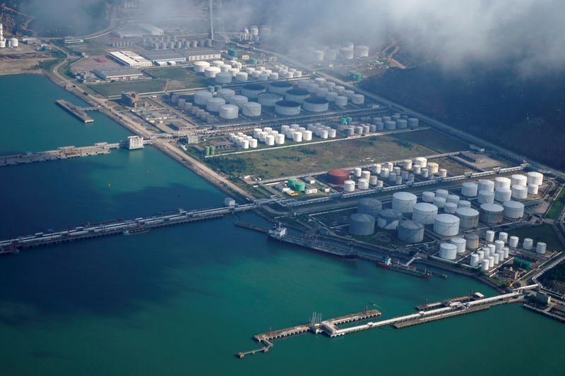 Oil falls after China releases reserves of gasoline, diesel