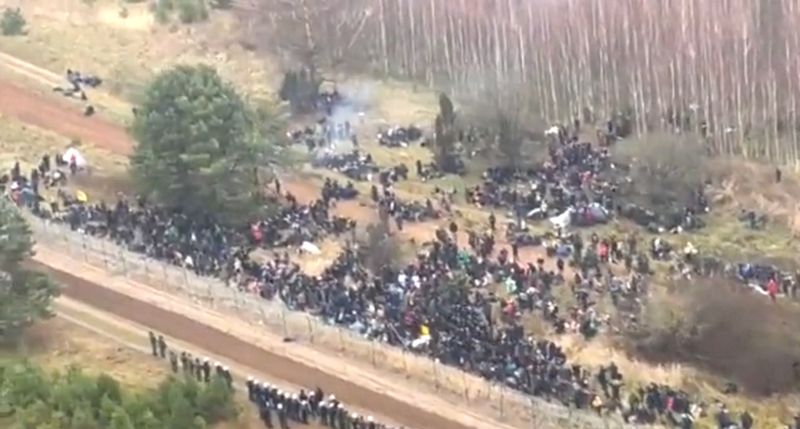 Poland fears 'major incident' as migrants from Belarus head for border