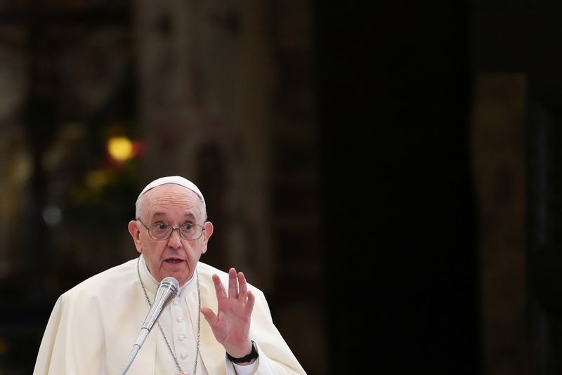 Pope thanks journalists for helping expose Church sex scandals