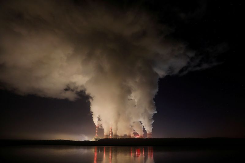 Proposed U.S. carbon capture credit hike cheers industry, worries greens
