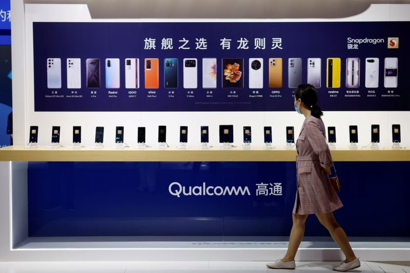 Qualcomm estimates Apple will self-supply up to 80% of iPhone modem chips by 2023