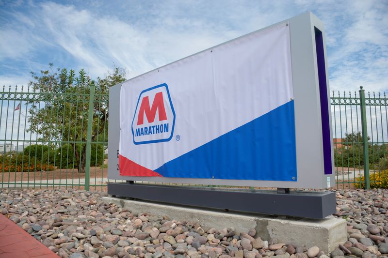 Refiner Marathon beats profit expectations on robust fuel demand