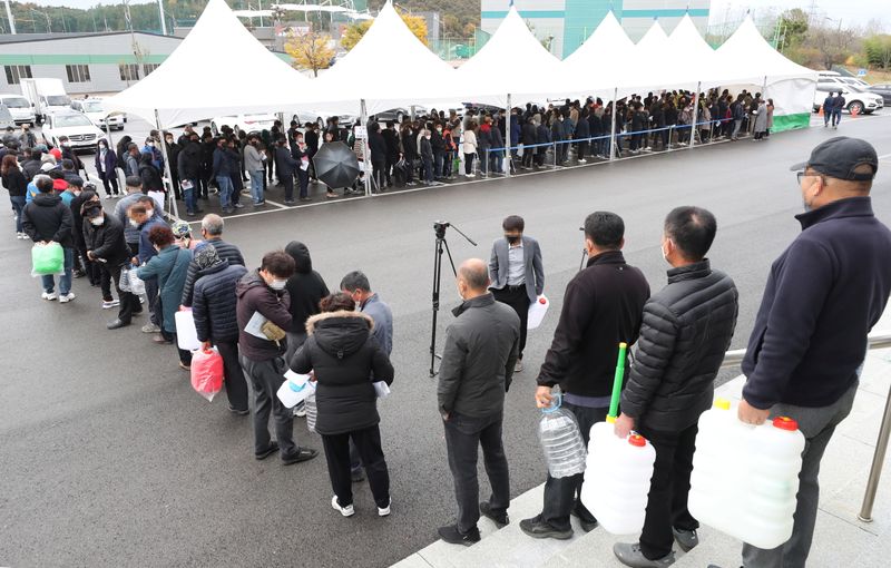 S.Korea rations urea supply amid shortage leading drivers to panic buy