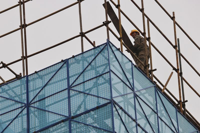 Some Chinese banks told to issue more loans for property projects - sources