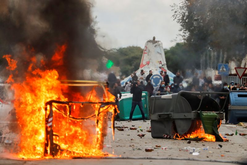 Spanish metalworkers to end strike after reaching pay deal