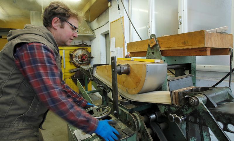 Supply problems beset Swiss manufacturing - PMI data