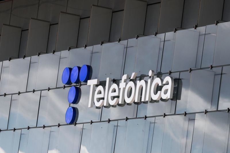 Telefonica books 706 million euro Q3 net profit, reiterates annual outlook