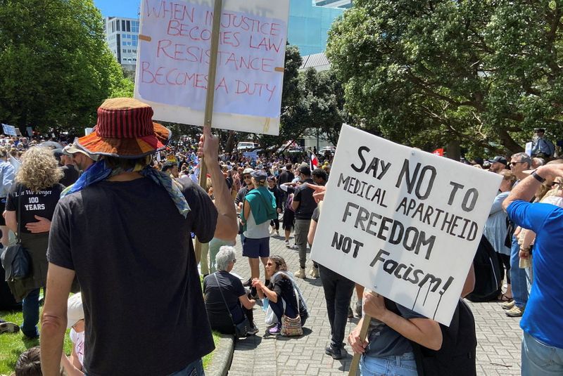 Thousands protest in New Zealand against COVID-19 vaccine mandate