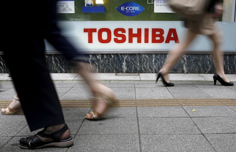 Toshiba's top shareholder says undecided whether to support breakup