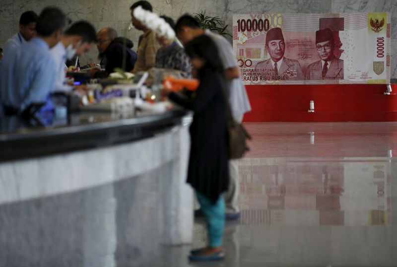 Total global debt dips, but emerging market debt hits record high