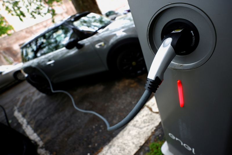Transition to electric cars threatens 60,000 jobs in Italy - FIM CISL union