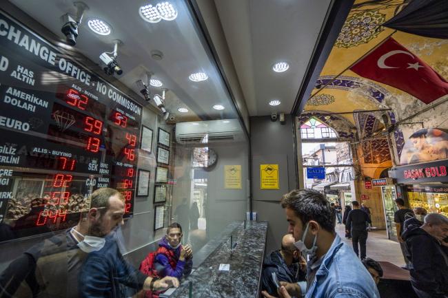 Turkish Lira Gains 5%, Breaks Longest Losing Streak in 20 Years