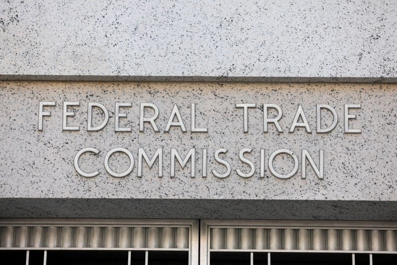 Two FTC commissioners ask White House for evidence on gas price probe request