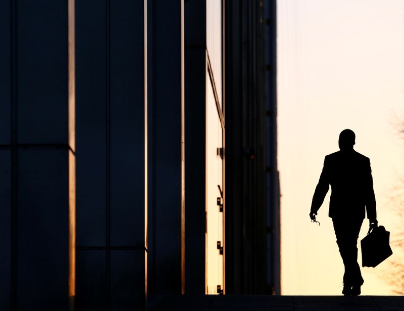 UK employers plan only modest pay rises, easing BoE inflation worries