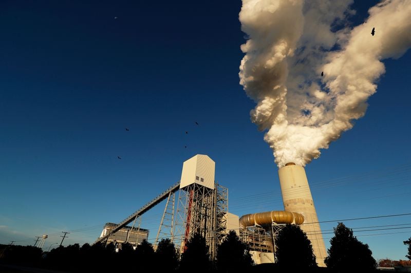U.S. EPA to draft power plant emissions rules despite court ruling