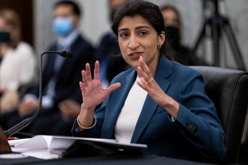 U.S. FTC won't 'back down' over Chamber of Commerce criticism