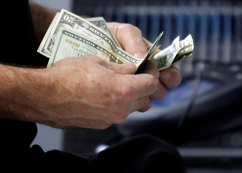U.S. consumers' income and spending expectations reach 8-year high