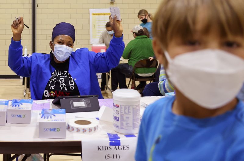 U.S. families plan big holiday celebrations with COVID-19 shots in arms