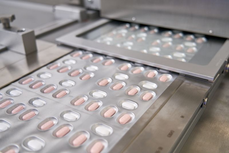 U.S. looking to broaden access to COVID-19 antiviral pills - WSJ