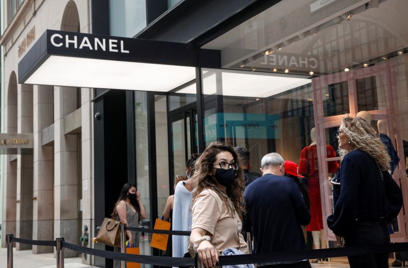 U.S. retail sales beat expectations in October