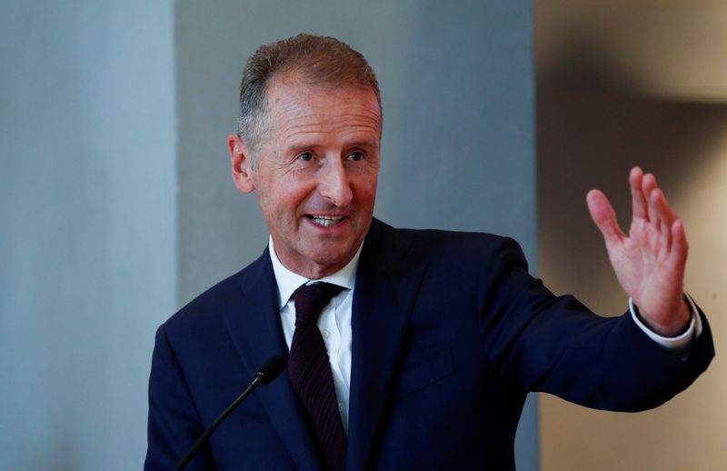Volkswagen CEO speaks to workers to try to ease conflict
