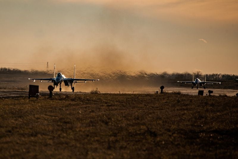 With tensions high, Russia and Ukraine both stage military drills