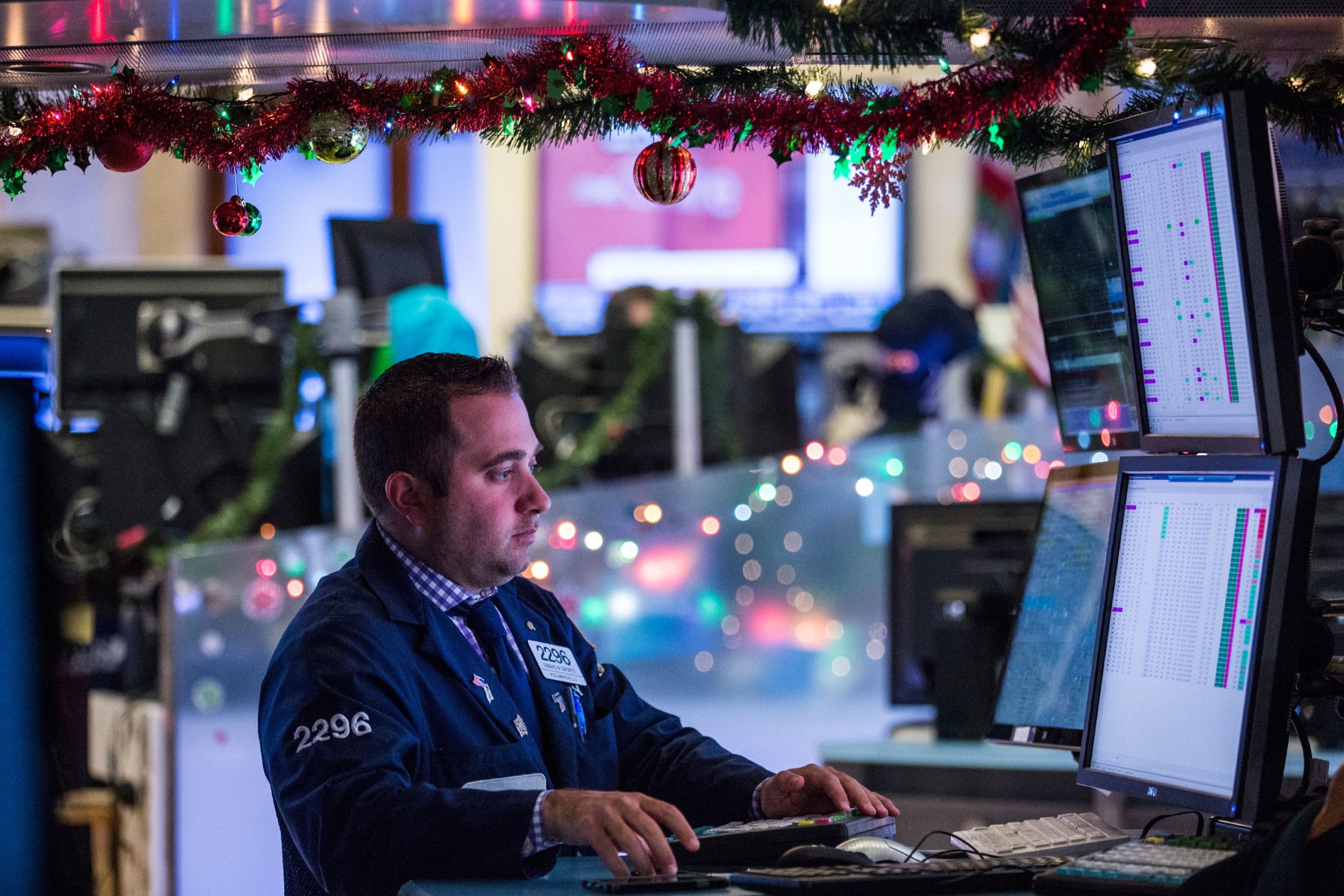 Stock futures rise slightly as market looks to extend comeback rally