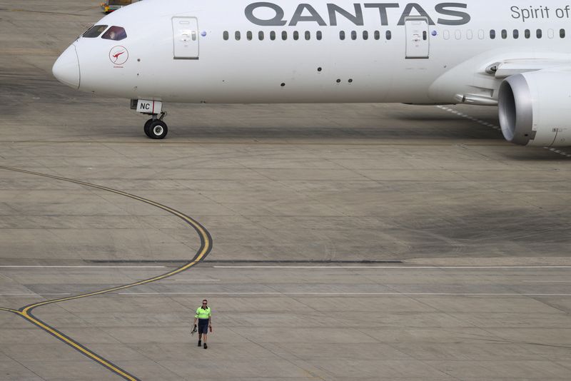 Airbus wins order to renew Qantas fleet -sources