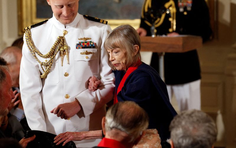 American writer Joan Didion dies at 87 - NYT