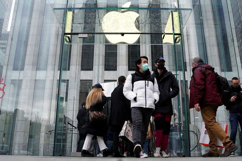 Apple shuts stores in Miami, Ottawa, Annapolis after rise in COVID-19 cases - Bloomberg News