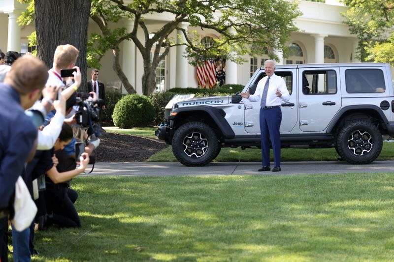 Biden pledges end to gas-powered federal vehicle purchases by 2035