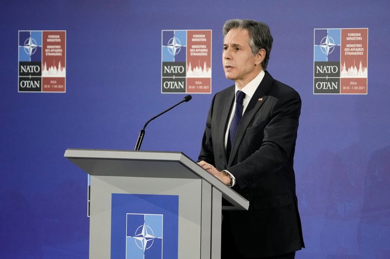 Blinken urges Russia's Lavrov to take diplomatic exit from Ukraine crisis