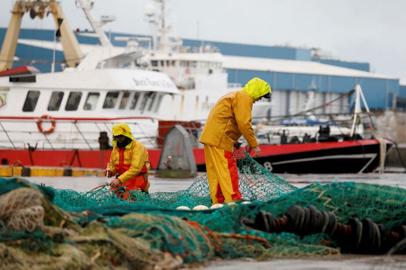 Britain issues more EU fishing licences in dispute with France - EU