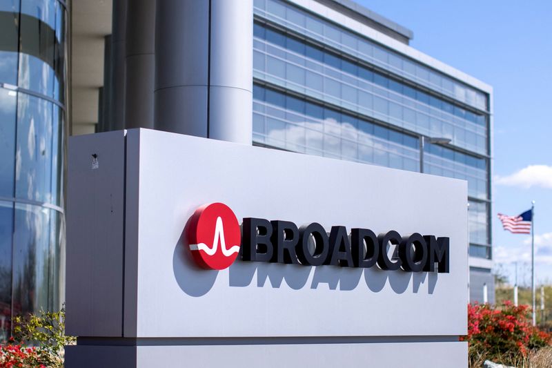 Broadcom sees first-quarter sales above estimates