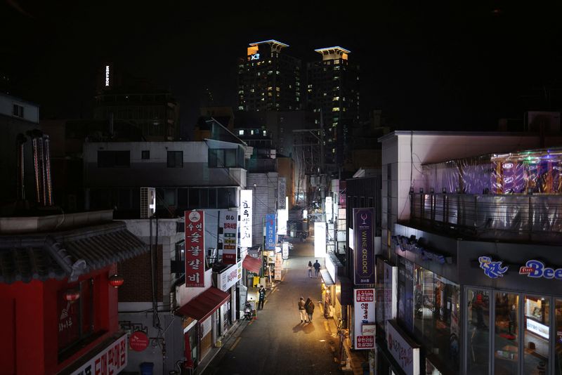 Businesses fret as South Korea reimposes COVID-19 curfews