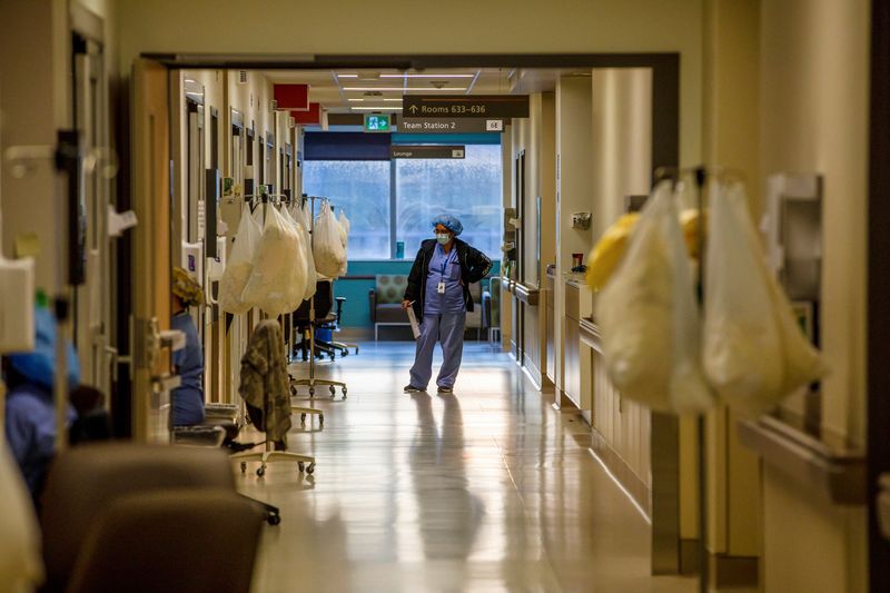 Canada reports steady increase of COVID-19 cases, Omicron seen spreading quickly