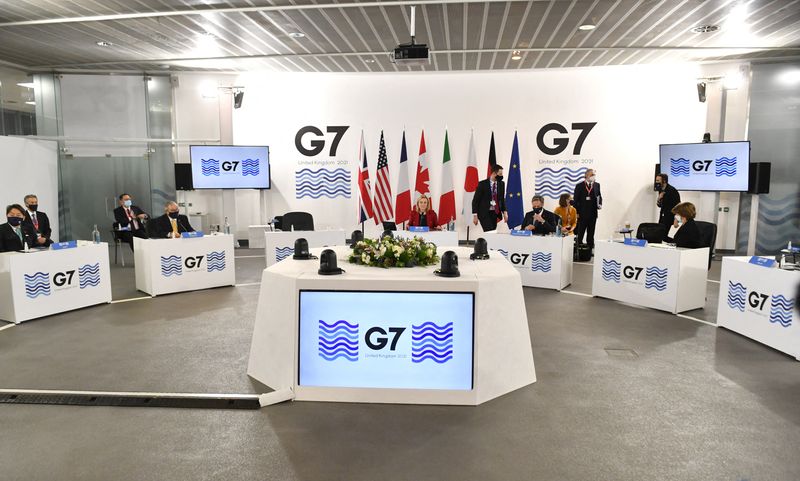 China's Xi and Russia's Putin dominate the G7