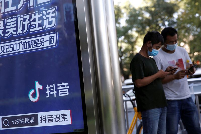 Chinese Nov smartphone shipments up 25% yr/yr -govt data