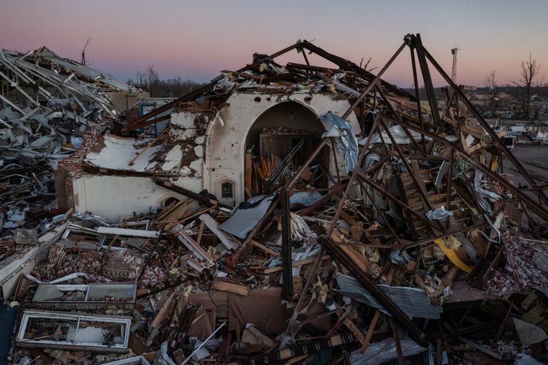 Death toll now 74 from weekend tornadoes, expected to rise -Kentucky governor