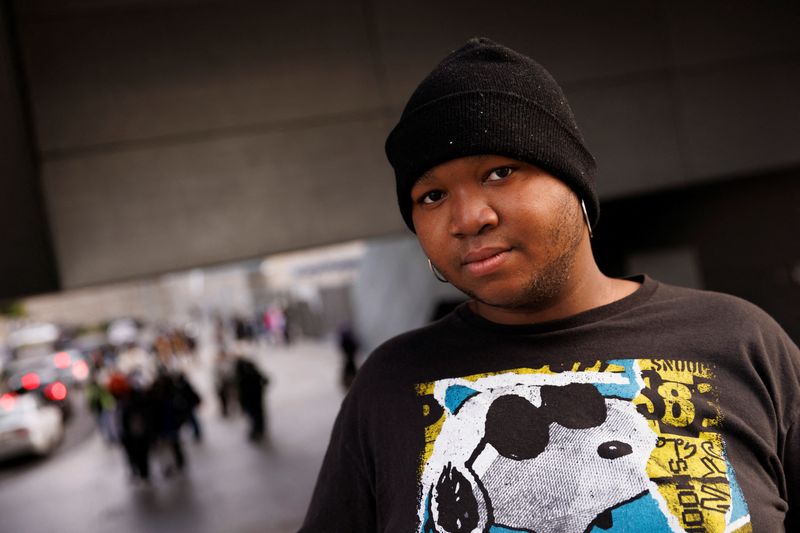 Despite bonanza, aid trickles slowly to U.S. homeless students